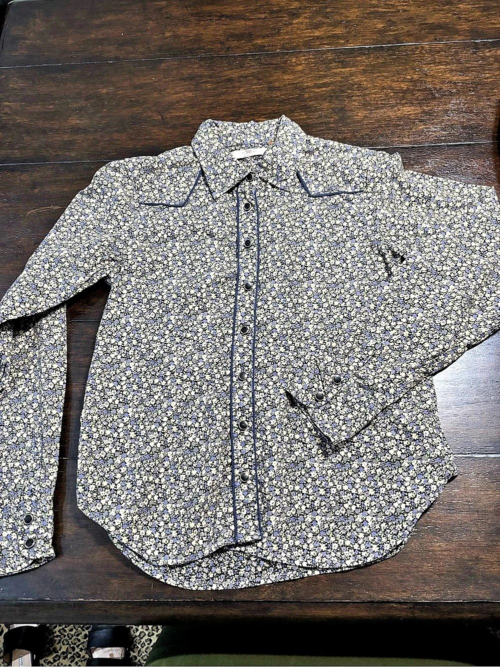 Women’s King Ranch Floral 100% Cotton Snap-Front Shirt. Like new! Size Small. 🐎